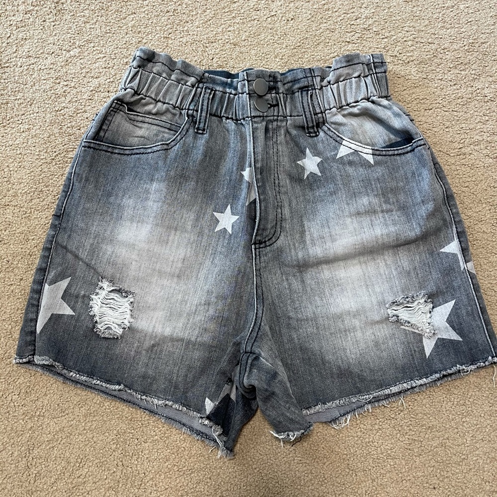 Easel star shorts